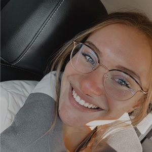 Meet your Posher, Desi